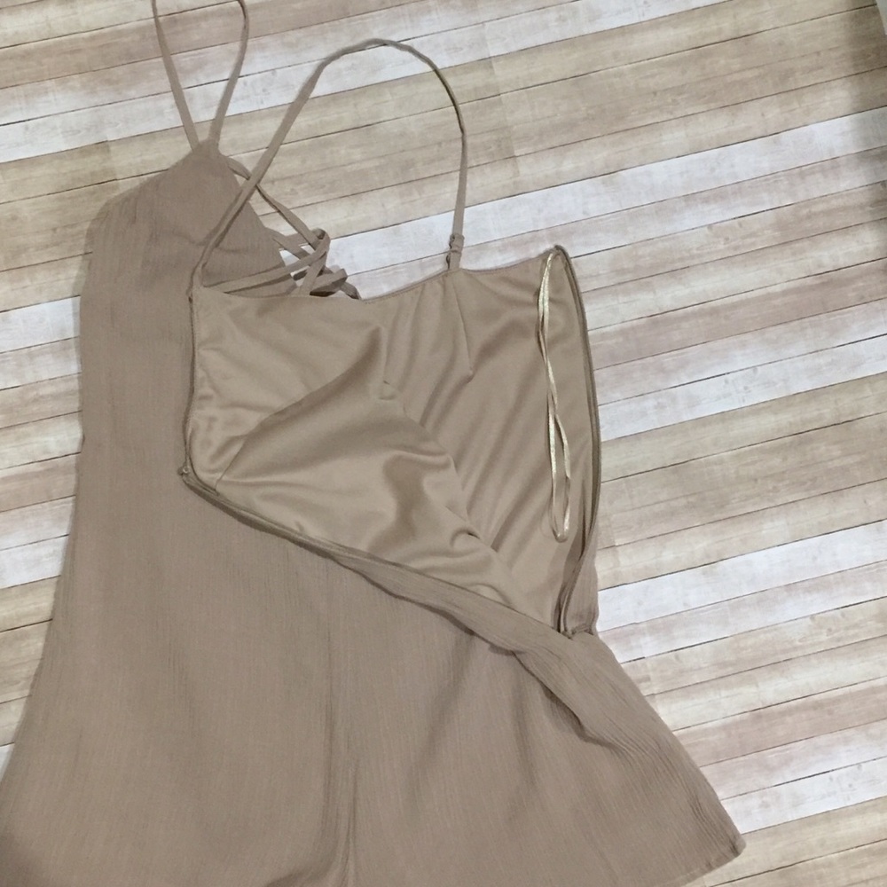 Fashion on Earth Lace Up Romper Taupe NWT Sz L - Picture 3 of 6